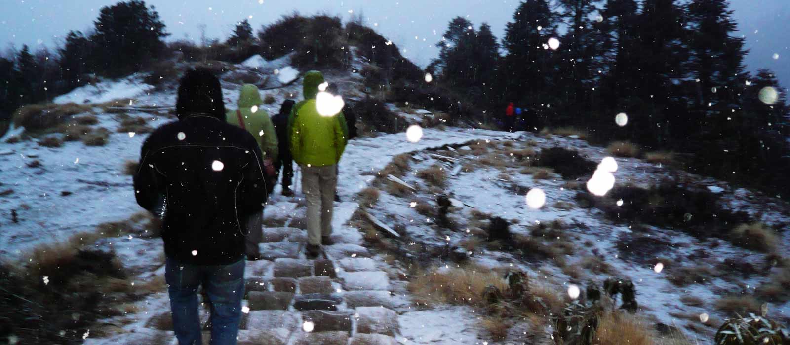 ice-falling-down-in-ghorepani-nepal