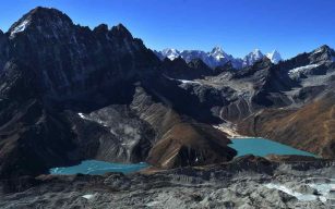 Gokyo-Lake-Ngozumba-Glacier