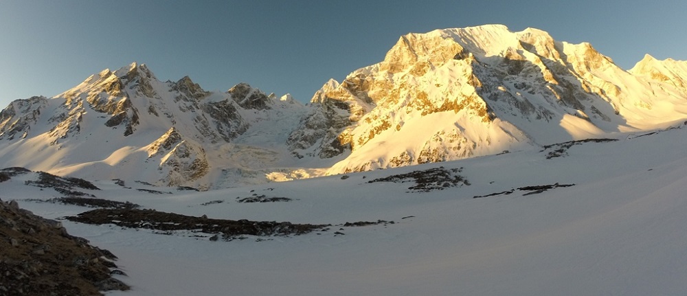 manaslu trek altitude